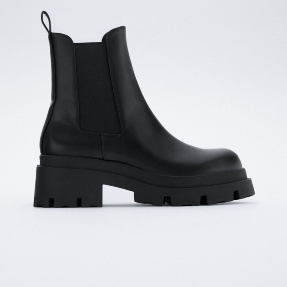 ISO ZARA BLACK LUG BOOTS